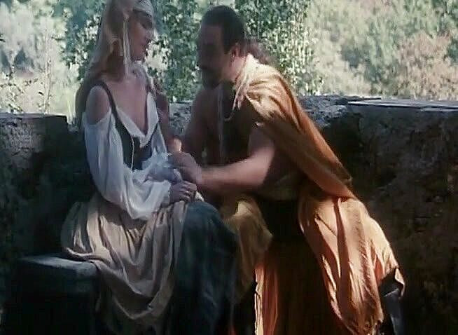 Fetish World: La sventola carina bionda viene sbattuta nel culo