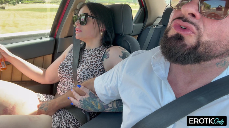 EroticOnlyClips: Thợ săn chó cái bị một con đĩ dâm đãng nện - Đảo ngược...