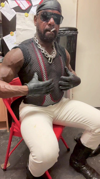 Black mature muscle Brody Richardson: Black Bodybuilder Smoking, Posing, Muscle Flexing &.Cumming