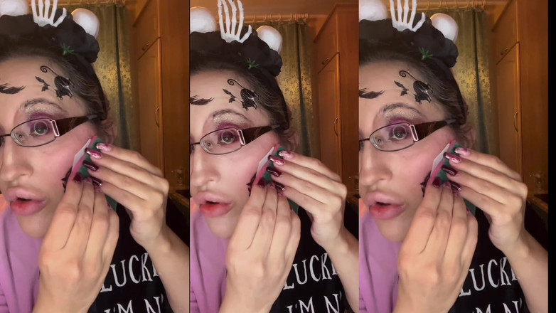 FinDom Goaldigger: Bleg, te voi face să-mi lingi ochelarii și buzele în timp ce îți...