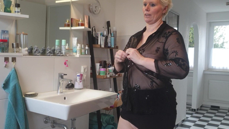 UserBitch1: In the Bathroom a Bottle of Perfume Fucked