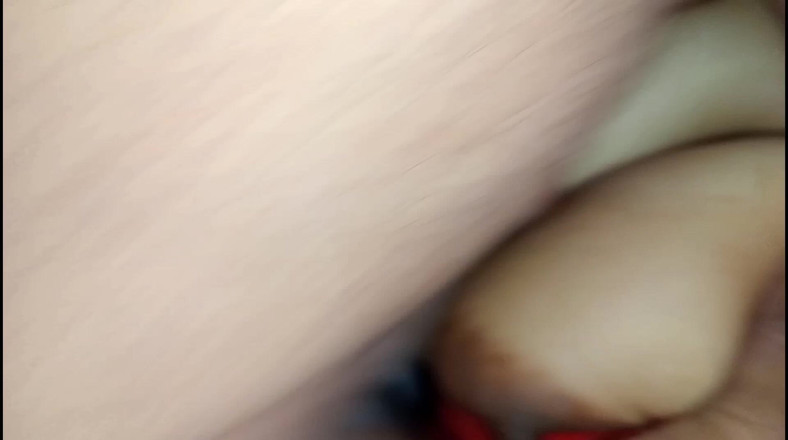 Gulaab: Vermelho saree bhabhi ji quer garganta profunda apenas dever pau