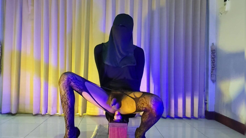 Mango49x: Muslim Hooker Learning to Fuck a Cock