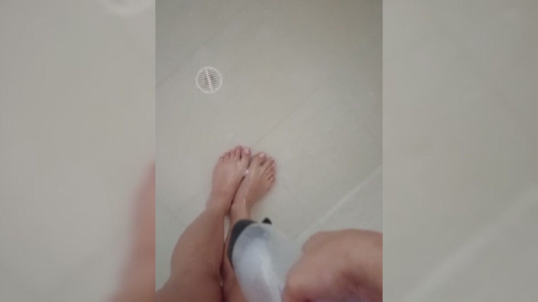 Lulu sweet: 샤워하는 섹시한 발