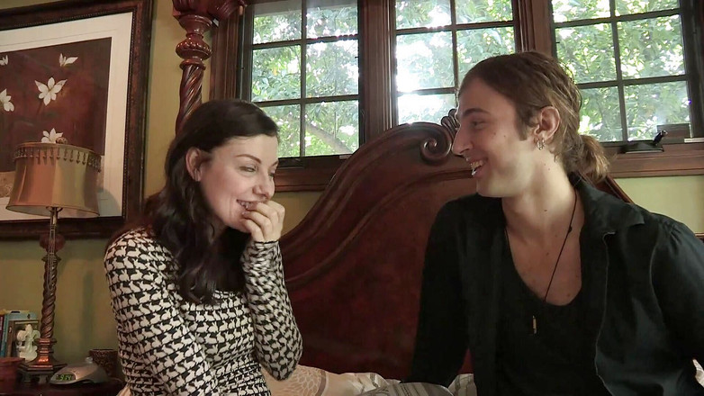 Young Sinner: Lia Lor積とともに味によってa幸運な男