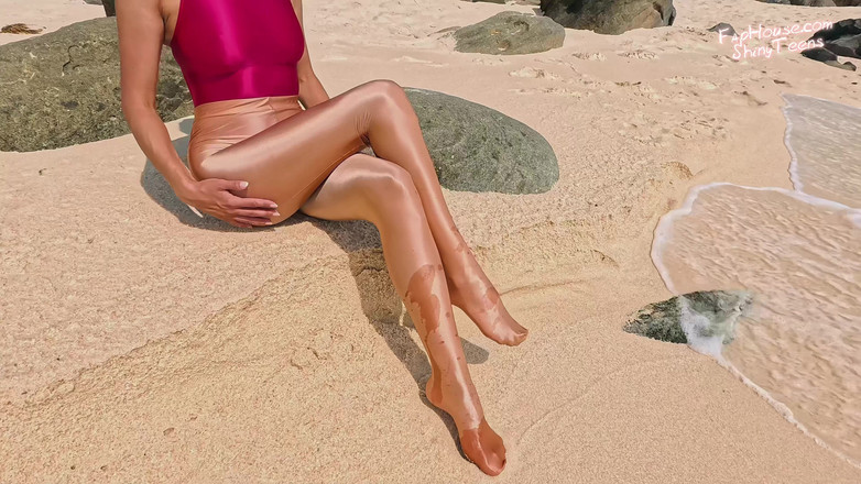 Shiny teens: 918 złoty elastan rajstopy i strój kąpielowy link na plaży