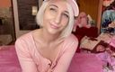 Cute Blonde 666: Gadis berbulu pirang hari merah muda merokok