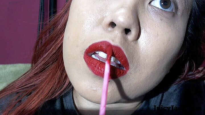 JasmineJade: Kırmızı dudaklarım için zayıf