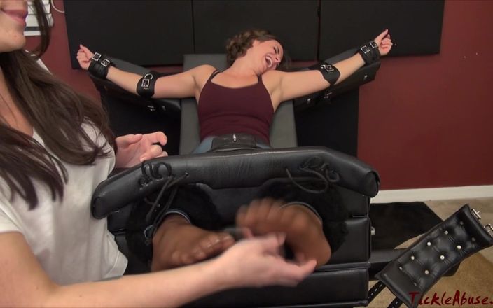 Princess Nikki's Tickling Fetish Sessions: Доминированная сессия щекотки для девушки из США в любительском видео - 100% щекотка фетиш! - Dd_6778