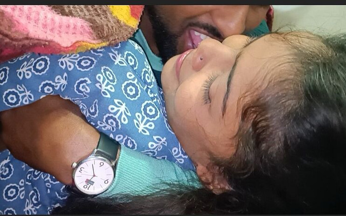 SanskariGirl1: Hintli kız ilk kez erkek arkadaşının evinde net Hintçe ses...