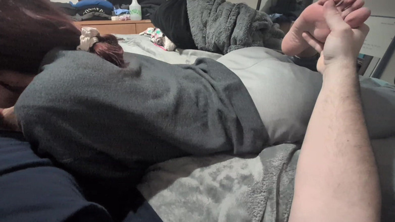 Mimiandevan: Spielen Mit Den Füßen Der Ehefrau Beim Blowjob, POV