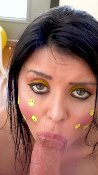 Sexy latita Leda Lotharia POV hluboké kouření a polykání spermatu