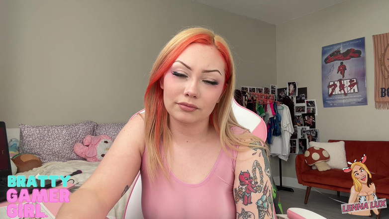 Lenna Lux: Bị ám ảnh bởi người yêu cũ dâm đãng của bạn