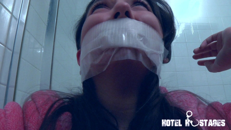 Hotel Captives: Appena Ristrutturato Con Kyra Rose
