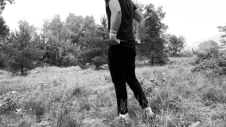 Apomit: मैं अपना शरीर बाहर दिखाता हूं। किसी ने मुझे देखा!