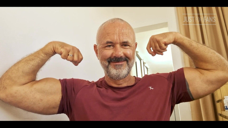 Mike Gross: Have Been Asked to Do a Flexing Vid - Well, It´s...