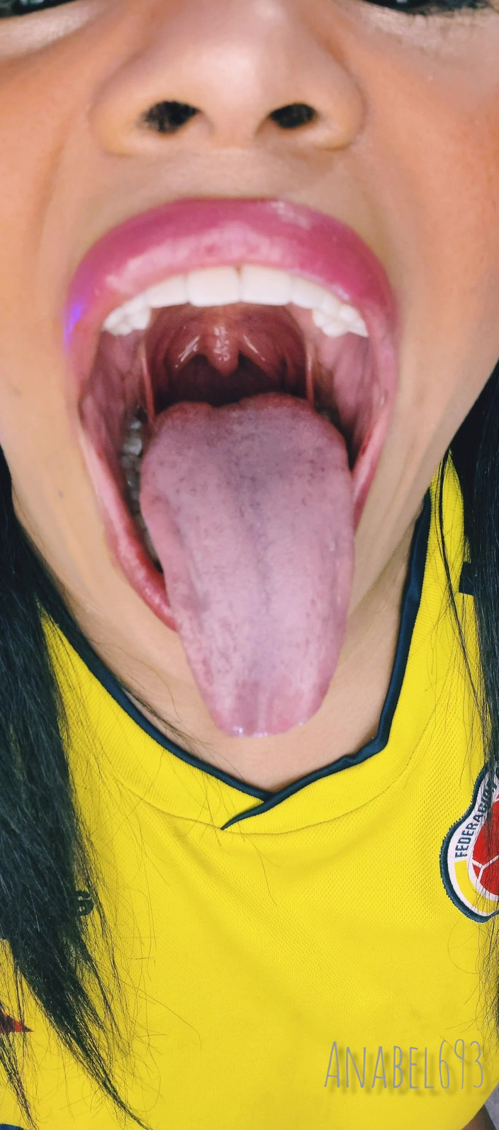 anabel693: Bocejando com minha boca enorme