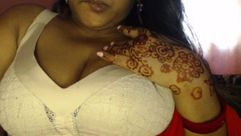 HotGirl21: 低ブラおっぱいプレス乳首摩擦のホットセクシーな妹。