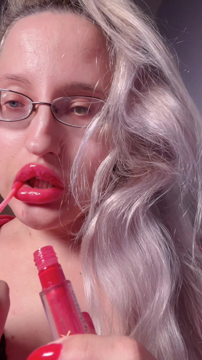 FinDom Goaldigger: ビンボ レッド リップグロス 魅了