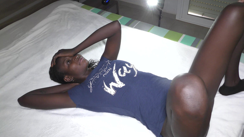 Bam-bulax: Thin Black Chick Creampied on the Bed