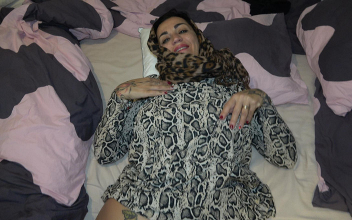 Amateur Homemade Porn: Muslimische Stiefmutter Im Hijab Lutscht Den Schwanz Des Stiefsohns Und...