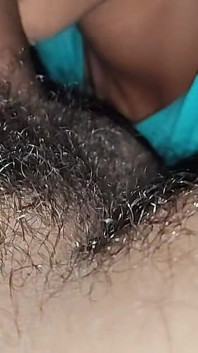 La mia sorellastra si riprende per la prima volta, succhia e succhia sperma