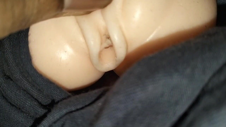 Desi Tits: Hintli seks oyuncağı ilk kez sikişiyor