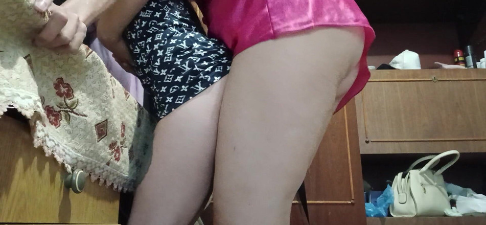 Lesbian-illusion: Mentre il mio ragazzo andava al negozio, la sua sorellastra...