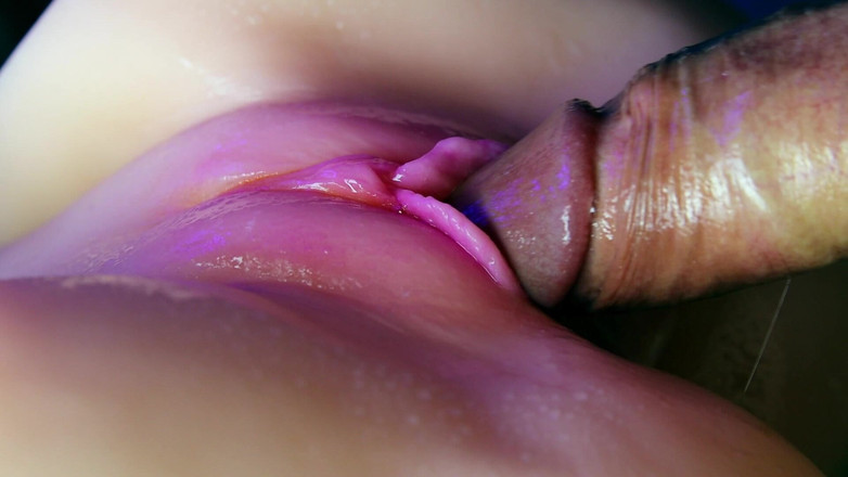 SEXY_GUYBEST: Сочная киска крупным планом поглощает порцию спермы из большого члена и киски!