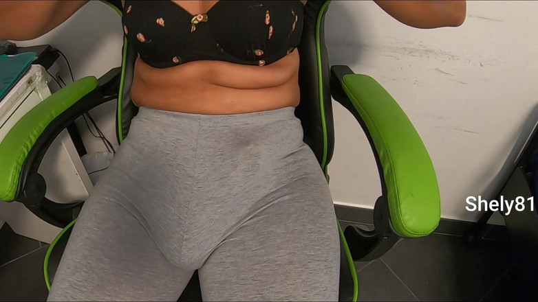 Shely81: Üvey anne üvey oğlunun büyük yarağını keşfetti, onu sokturuyor ve boşalana...