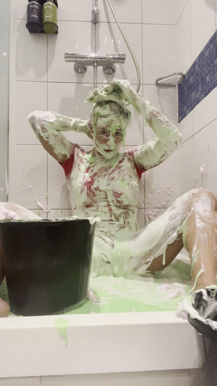 CALLIE ROKS: Pinke Torten zum gesicht und gunge Buckets über meinem kopf