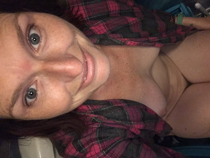 MistressWriggler: Břicho a boobie si hrají po chcaní v 5 ráno