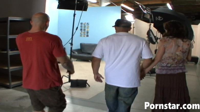 Pornstars: 熟女olivia alize和她的丈夫一起观看性交