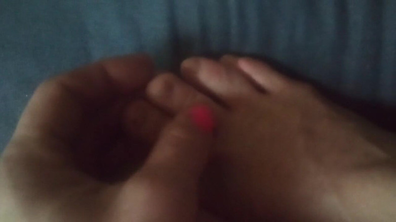 LilTaste: Playing with My Cute Barefeet and My Clit (no Audio)