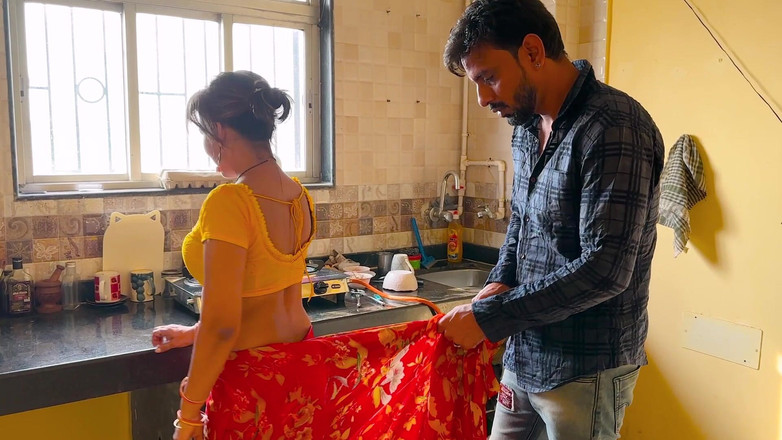 Next short: インドのデジ・バビ・サビータが自宅で上司とセックス