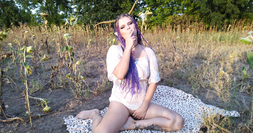 LizAngel: Horned elf squirts in the field after a smoke break