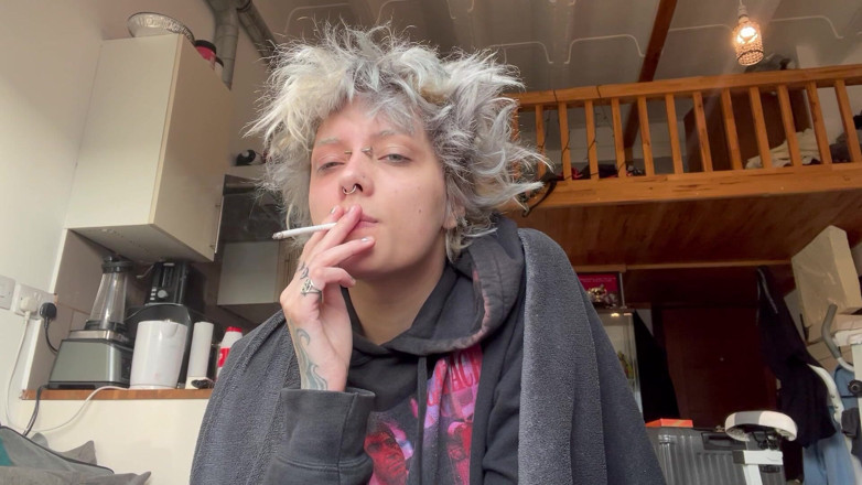 Glitterqueen1999: Cute Goth Smoking a Cig in a Hoodie No Makeup