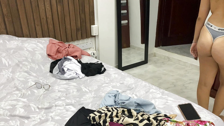 MiaSaintLove: 見知らぬ人が私のガールフレンドを彼女の部屋で裸で録音