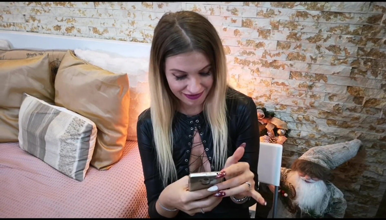 Erotic Tanya: Catching my roomie obsess over fart fetish videos