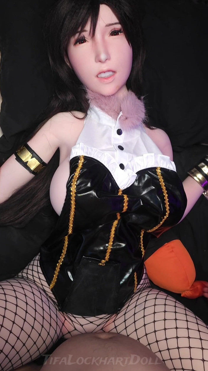 Tifa Lockhart doll: Tifa Lockhart ile yılbaşını kutlayın