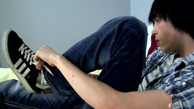 Toegasms: Tingsugande Solo pojke Tyler