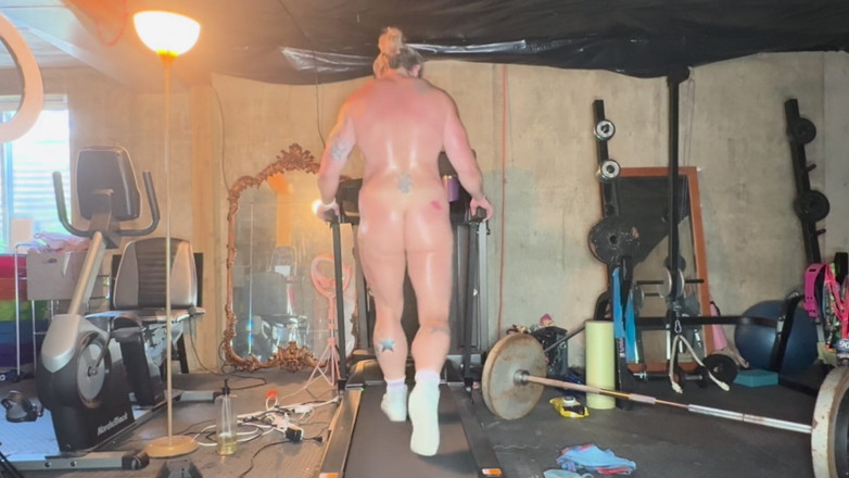 Ecko Belle: Naked Treadmill Workout
