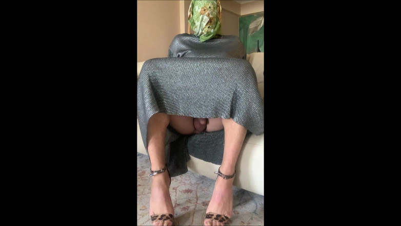 cd_aysemmm: Không mặc quần lót và âm hộ chảy x của cô ấy...