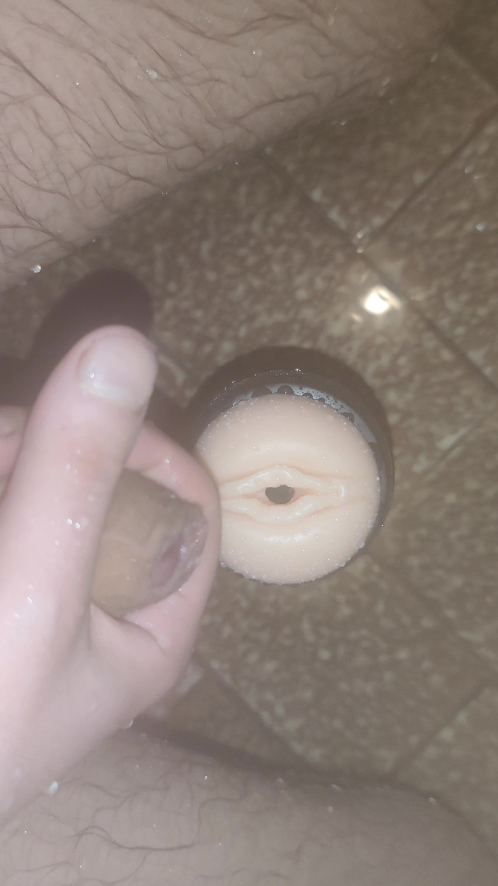 MartyBrady: Паренек твинк играет с киской в ретро видео