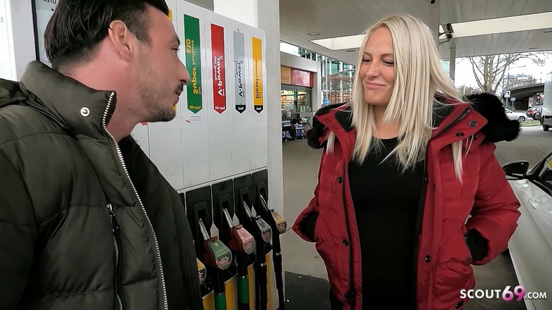 Full porn collection: Lara cumkitten si gadis remaja jerman ngobrol di kamar hotel...