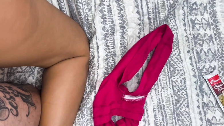 SENSESEX: 집에 없는 동안 내 여친의 친구를 따먹어