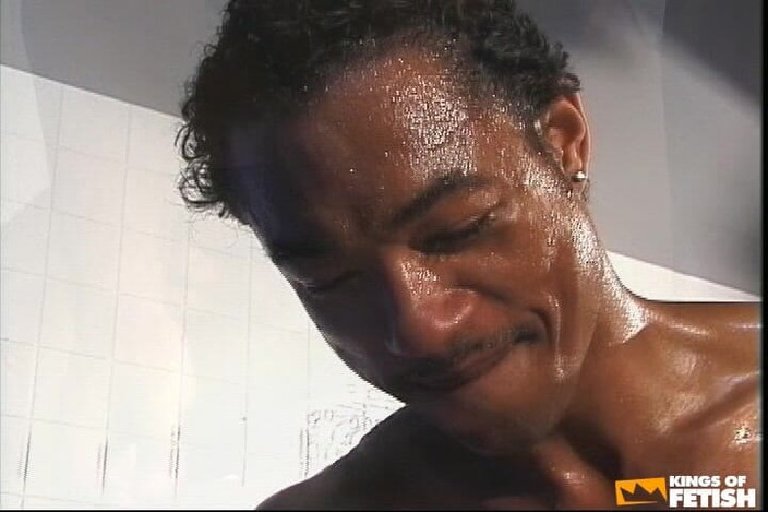 Gay Diaries: Cowok kulit hitam ngentot pantat sempit temannya posisi spreadeagle di...