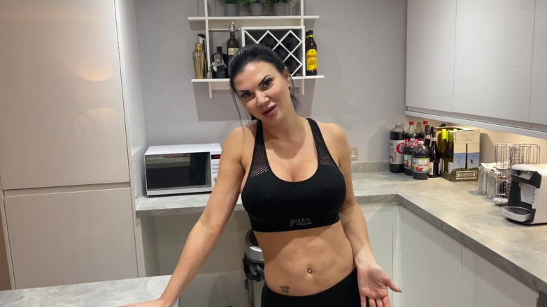 Jasmine Jae: 배다른 엄마의 젊음의 비약