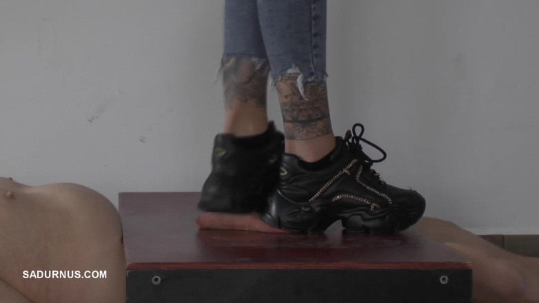 Sadurnus: Meesteres Cleo happy finishing crush!