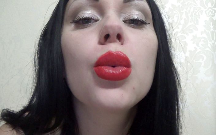 Goddess Misha Goldy: Divoratrice delicata con piccolo essere umano
